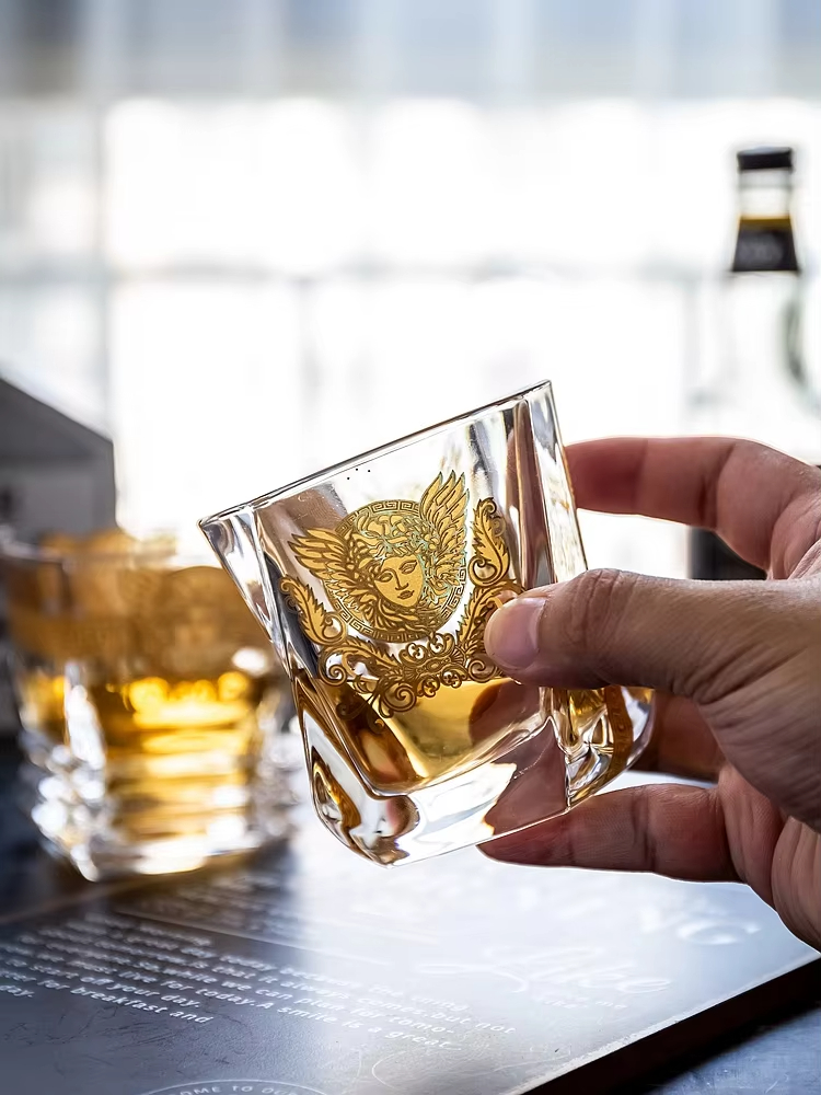 Medusa Gold Head Painted Whisk - огляд і ціна Wine Beer And Liquor